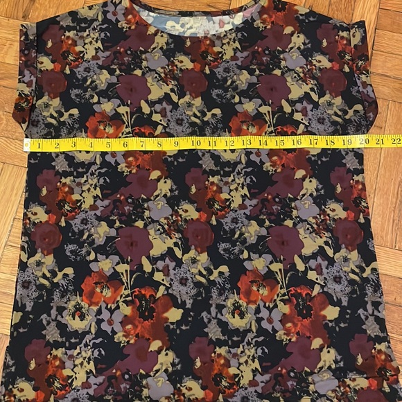 Round Neck, Short Sleeve - Picture 5 of 5